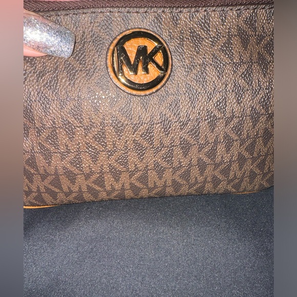 Michael Kors clutch wristlet - Picture 9 of 9